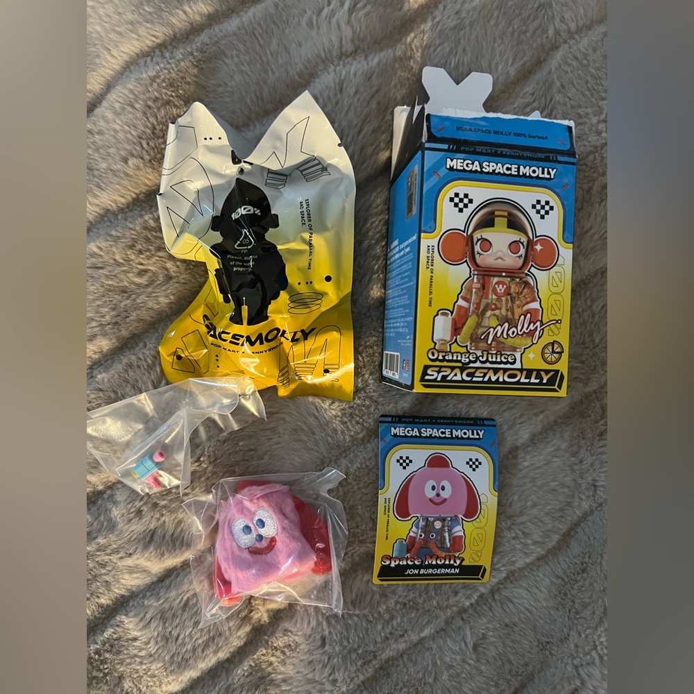 POPMART Mega Space Molly Series 4 - Jon Burgerman Confirmed